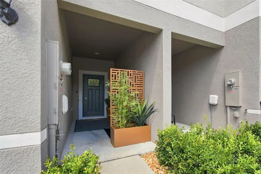 Exterior details and patio area of a home in , New Port Richey (Image 3).