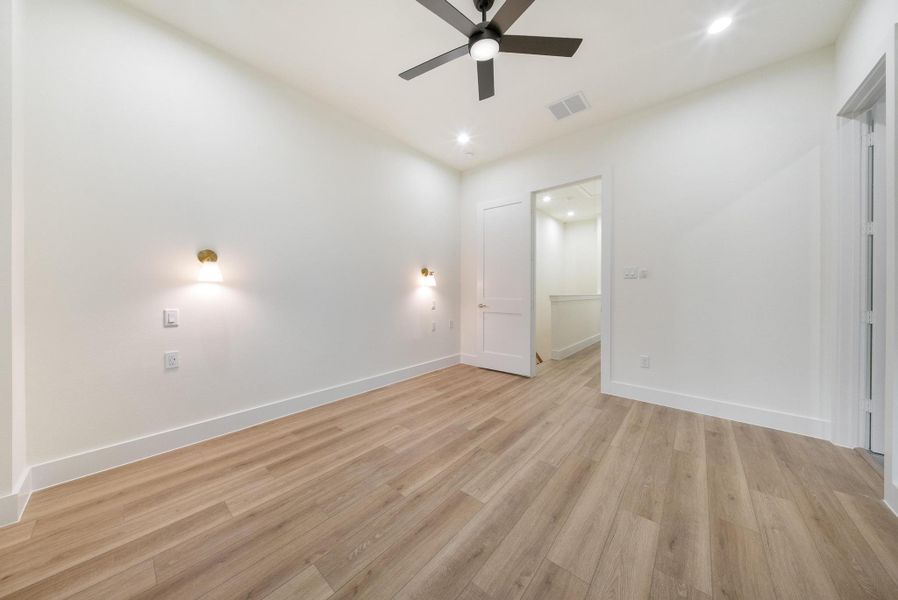 Spacious, unfurnished interior of a new home in , Houston (Image 23).