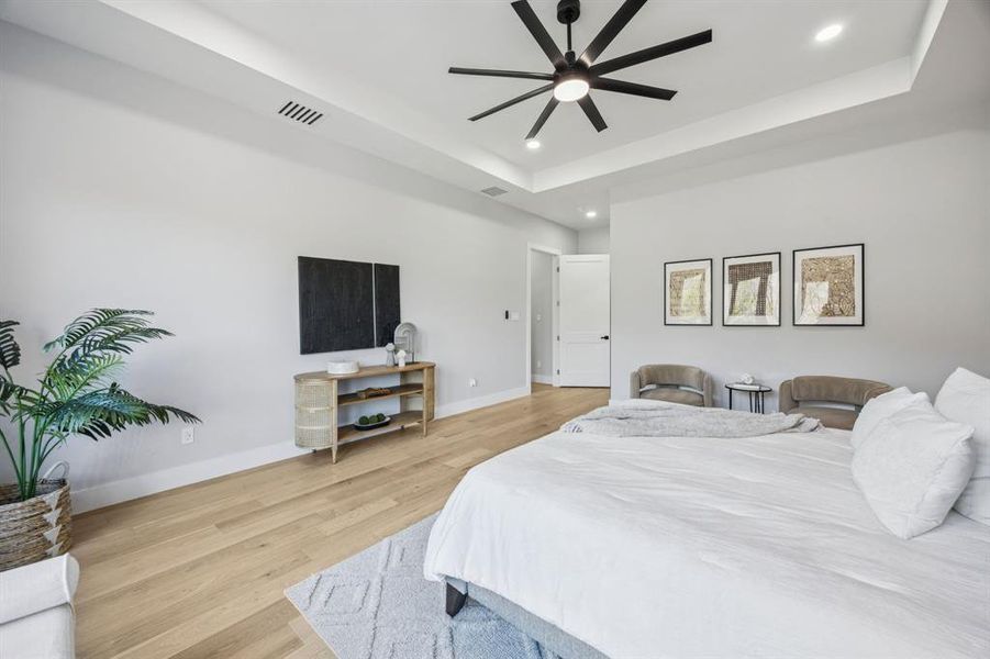 Furnished interior view inside a new home in , Cedar Hill (Image 14).