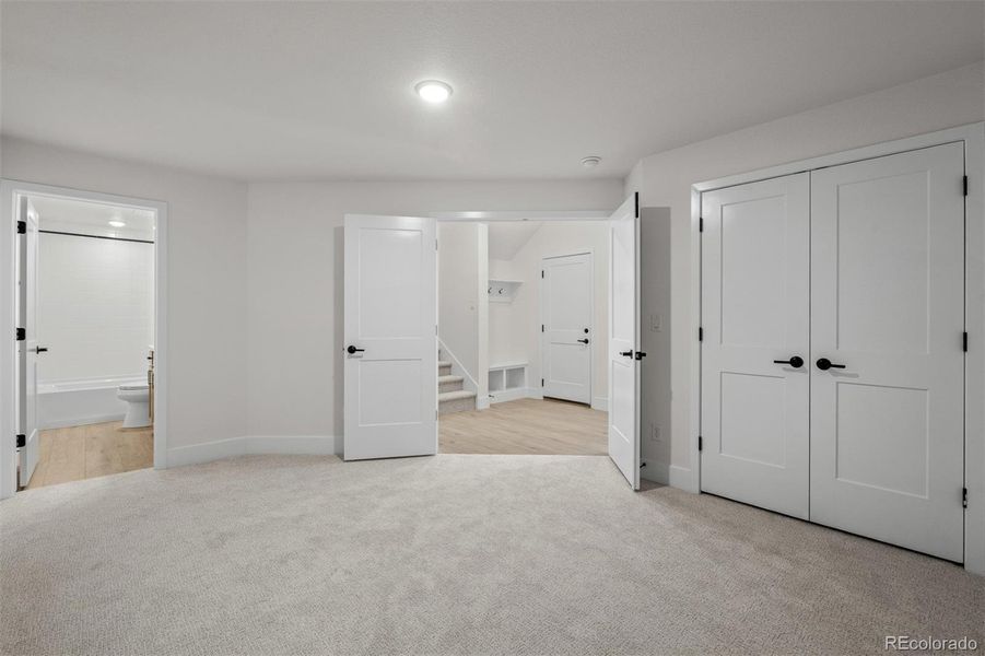 Spacious, unfurnished interior of a new home in Trailside at Cottonwood Creek, Colorado Springs (Image 21).