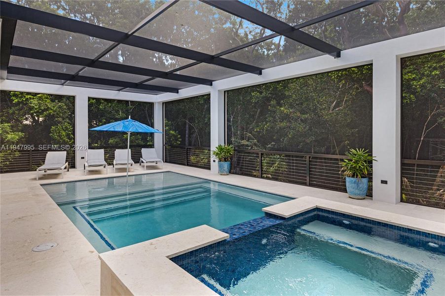 Exterior details and patio area of a home in , Key Largo (Image 4).