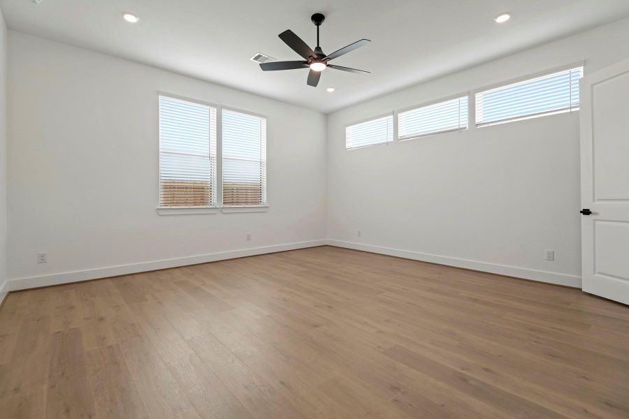 Spacious, unfurnished interior of a new home in Hallimore Ranch, Rosenberg (Image 17). Spacious, unfurnished interior of a new home in Hallimore Ranch, Rosenberg (Image 17).