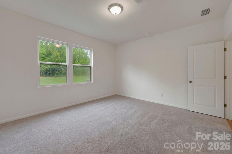 Main level guest suite