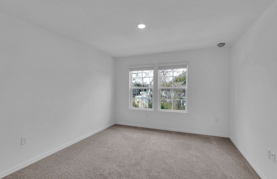 Spacious, unfurnished interior of a new home in Normandy Pines, Jacksonville (Image 15).