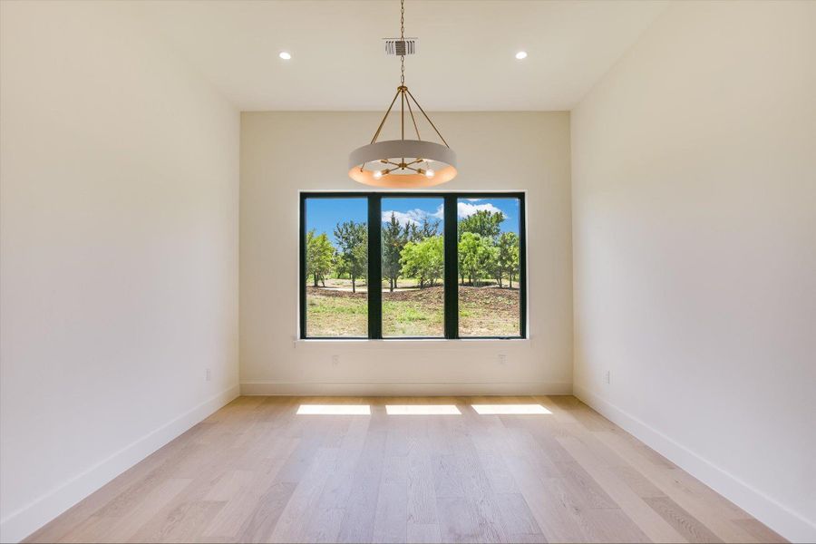 Spacious, unfurnished interior of a new home in , Horseshoe Bay (Image 30).