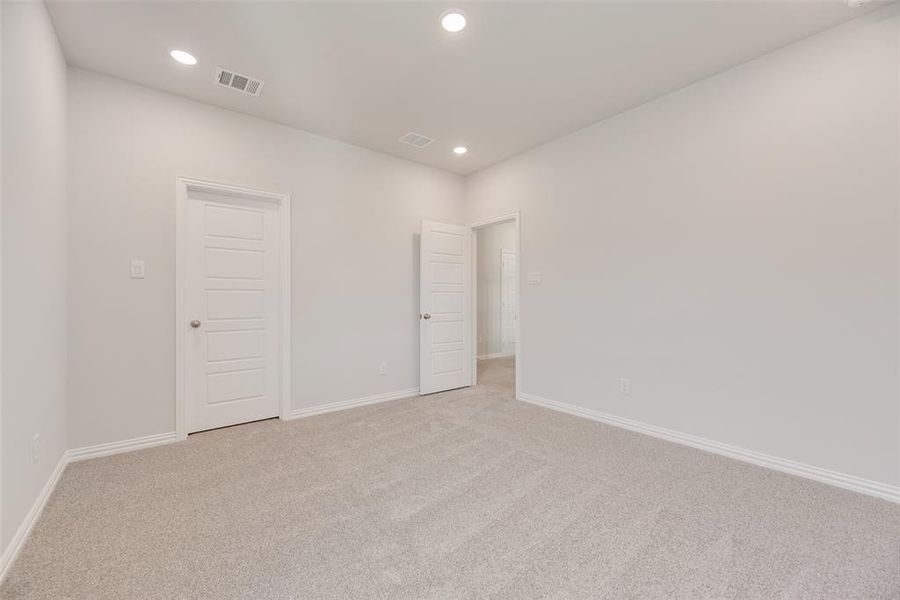 Spacious, unfurnished interior of a new home in Valencia On The Lake, Little Elm (Image 28).