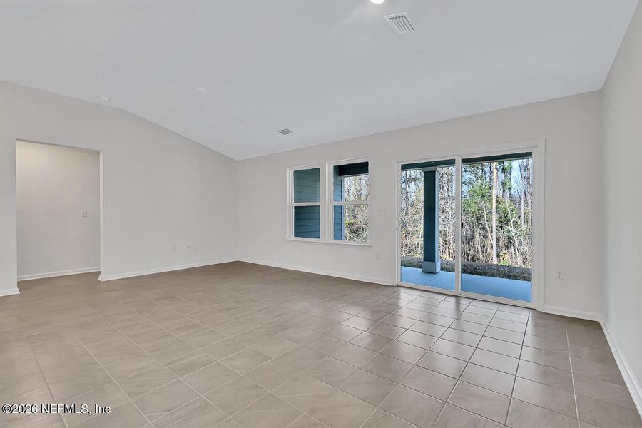 Spacious, unfurnished interior of a new home in Panther Creek, Jacksonville (Image 10).