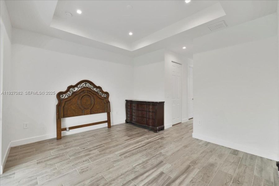 Spacious, unfurnished interior of a new home in , Lehigh Acres (Image 37).