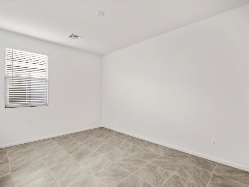 Spacious, unfurnished interior of a new home in Summerstone II, Marana (Image 7).