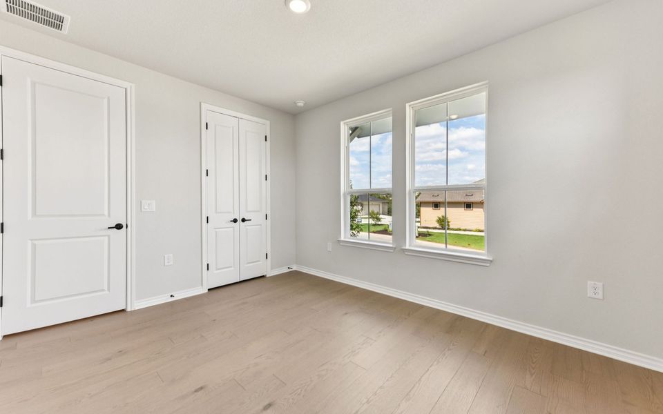 Spacious, unfurnished interior of a new home in Kissing Tree, San Marcos (Image 13).