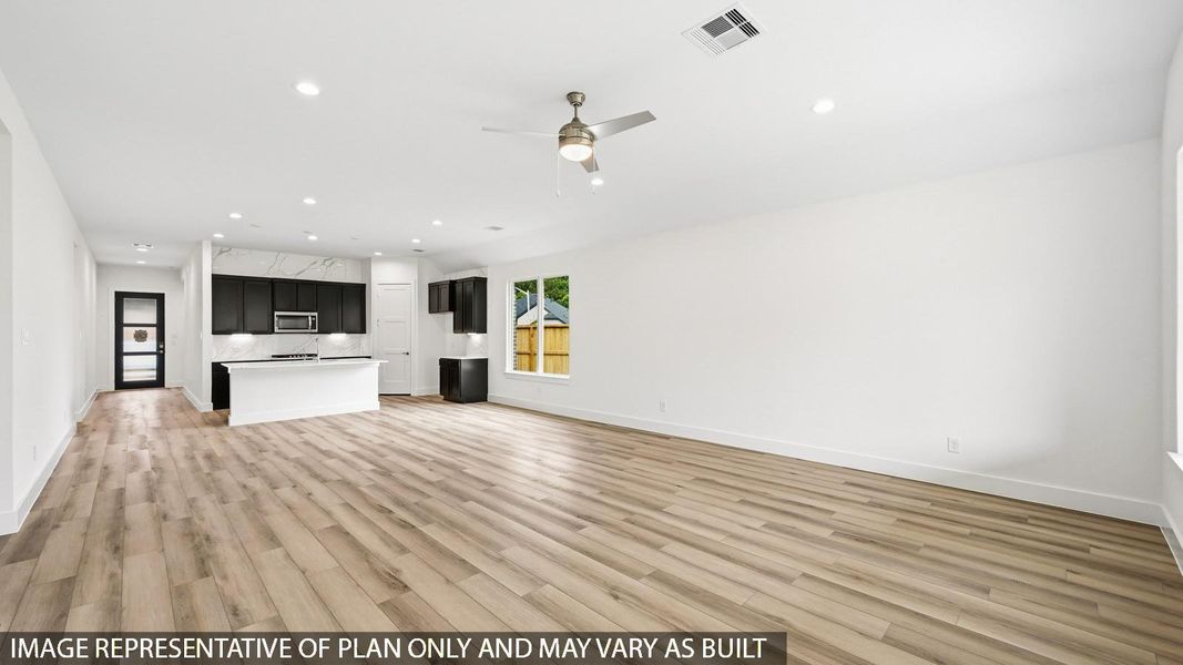 Spacious, unfurnished interior of a new home in Silverthorne, Conroe (Image 16). Spacious, unfurnished interior of a new home in Silverthorne, Conroe (Image 16).