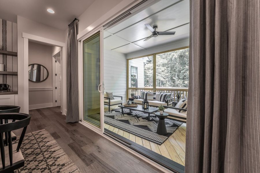 26. HHHunt Homes Crawford- Bifold door