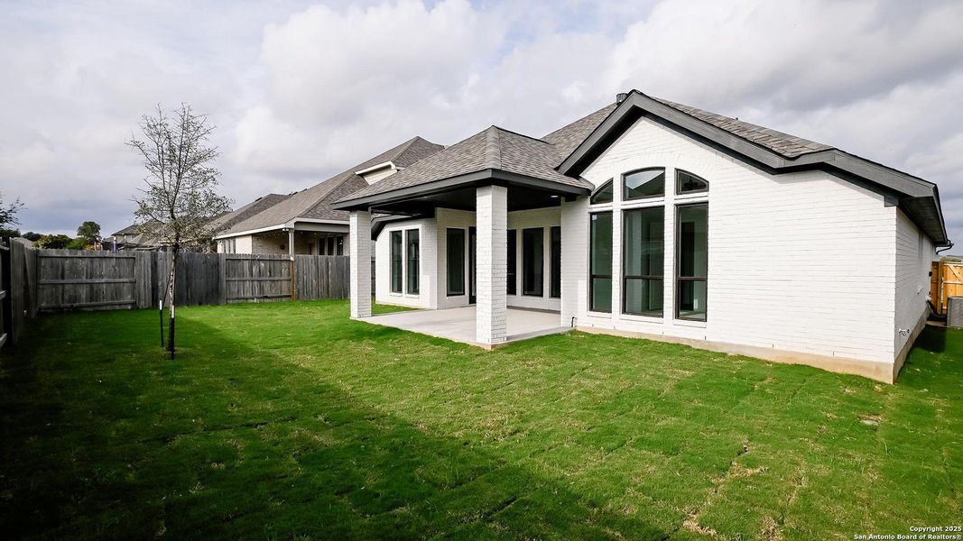 Exterior details and patio area of a home in Veramendi 60', New Braunfels (Image 3).