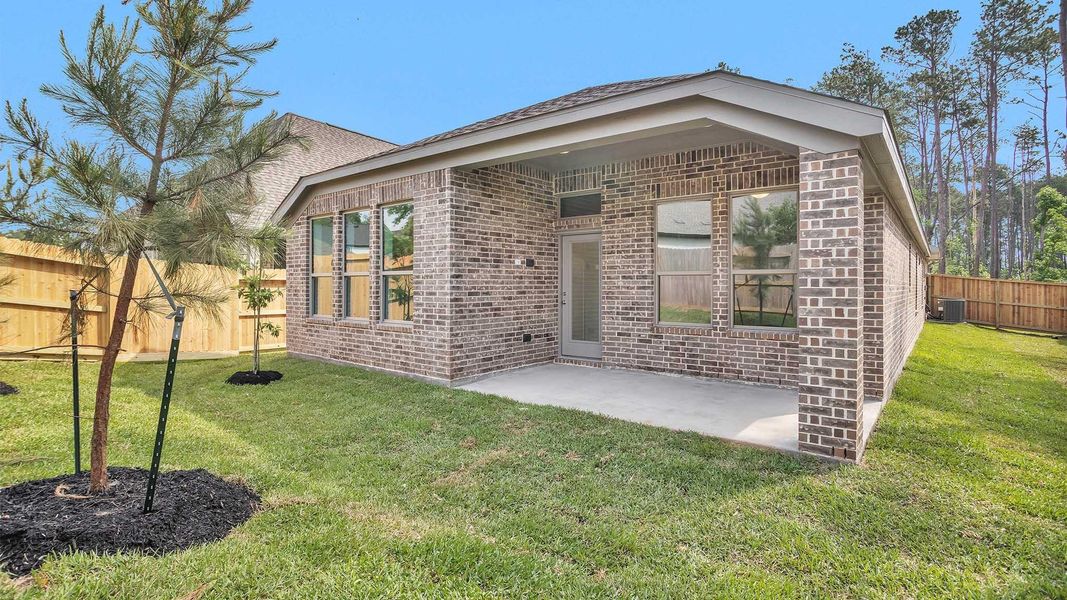 Exterior details and patio area of a home in The Woodlands Hills, Willis (Image 3).