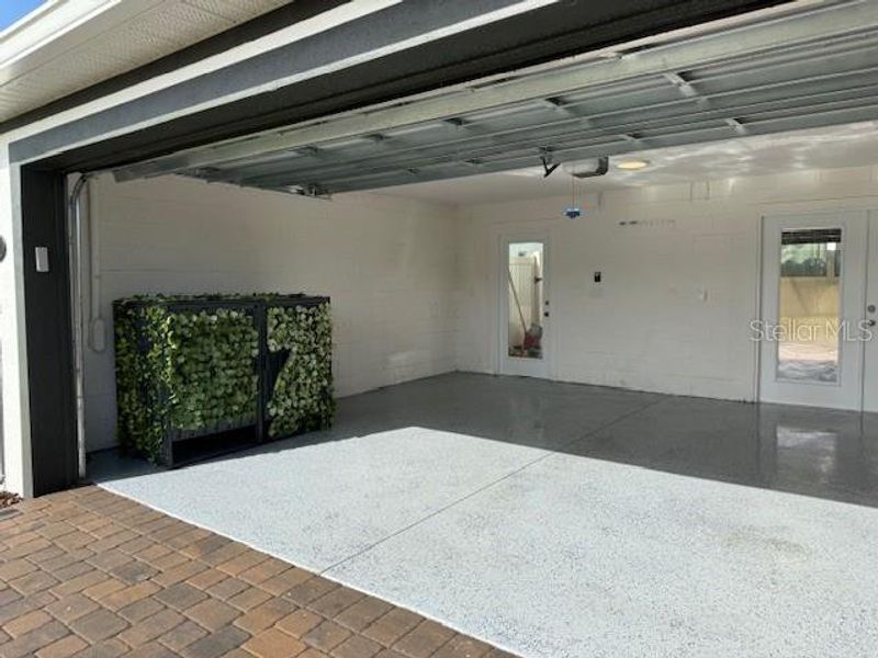 Exterior details and patio area of a home in , Winter Garden (Image 38).