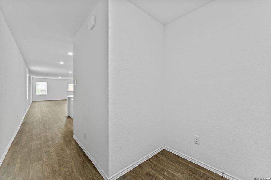 Spacious, unfurnished interior of a new home in Avenida, Converse (Image 16).
