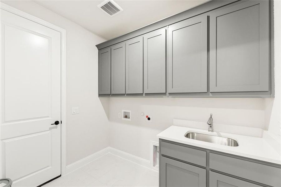 Furnished interior view inside a new home in Sutton Fields, Celina (Image 6).