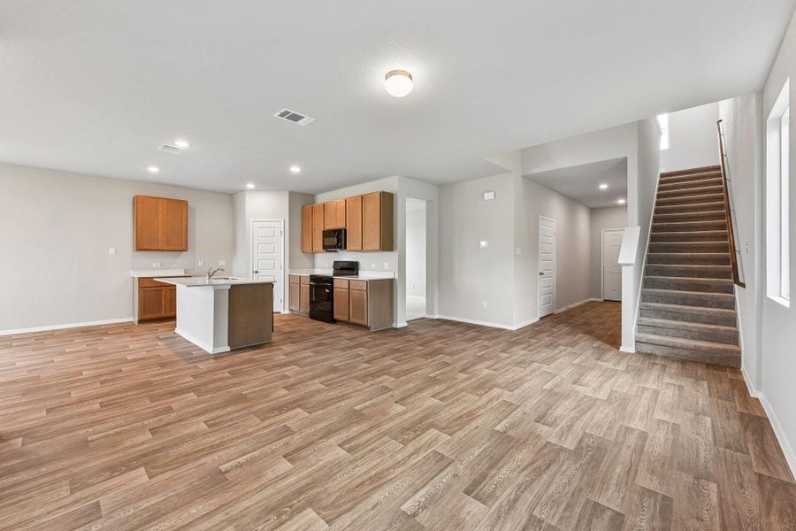 Spacious, unfurnished interior of a new home in Cascade, Liberty Hill (Image 31).