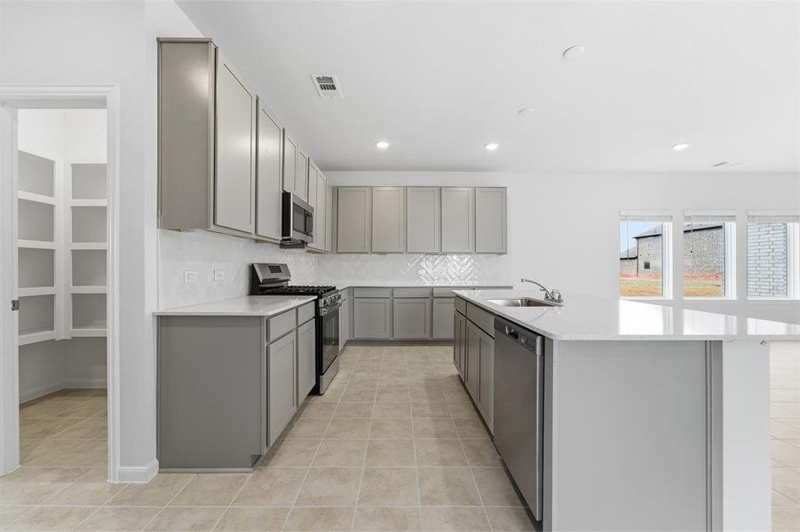 Furnished interior view inside a new home in Saddlebrook Estates, Waxahachie (Image 10).