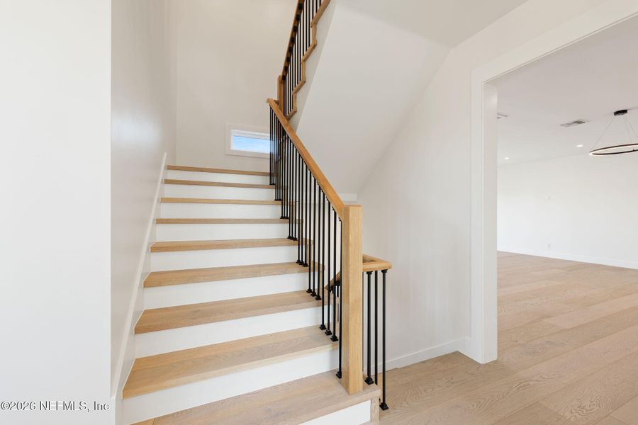 Spacious, unfurnished interior of a new home in , Jacksonville Beach (Image 37).