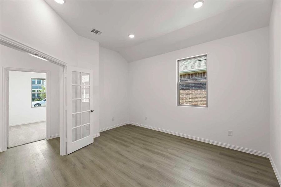Spacious, unfurnished interior of a new home in Coyote Meadows 50s, Anna (Image 17).