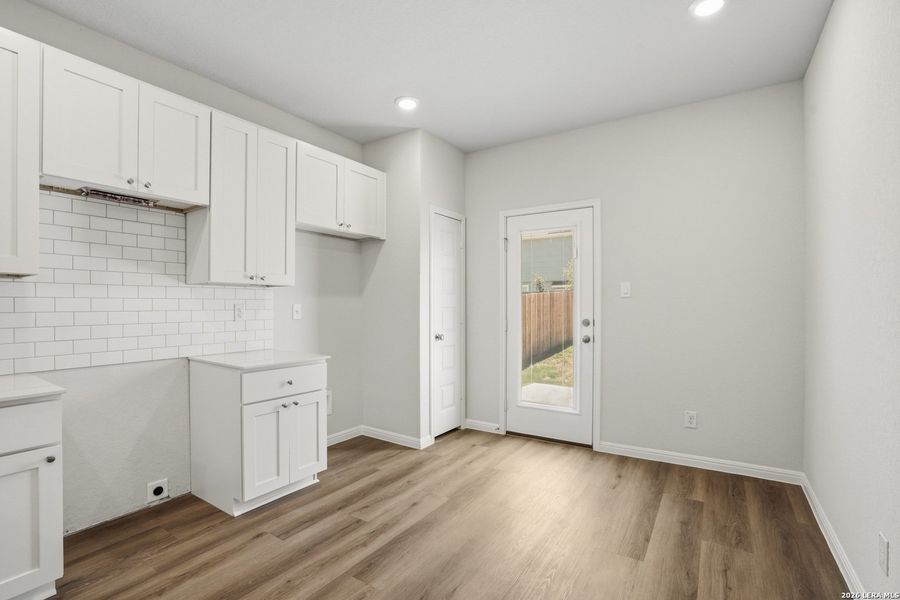 Spacious, unfurnished interior of a new home in Melissa Ranch, San Antonio (Image 27).