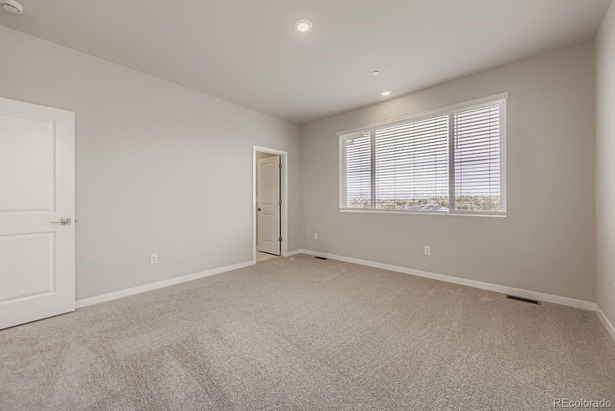 Spacious, unfurnished interior of a new home in Uplands, Westminster (Image 15).