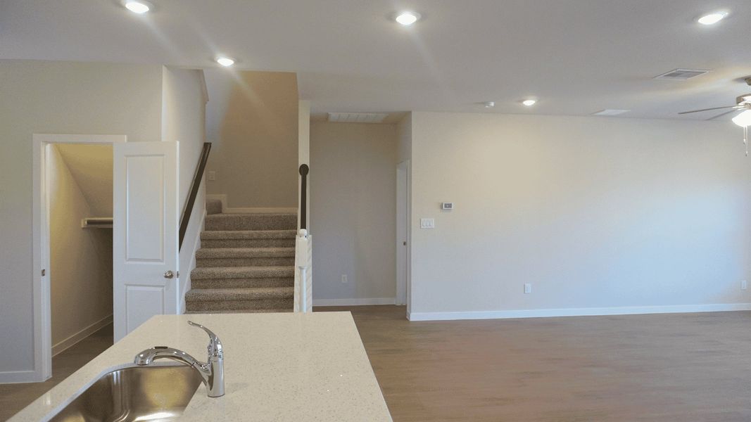 Spacious, unfurnished interior of a new home in London Towne, Corpus Christi (Image 10).