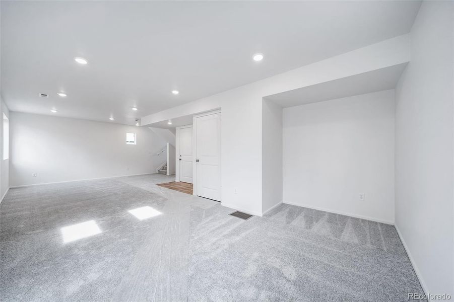Spacious, unfurnished interior of a new home in Erie Highlands, Erie (Image 14).
