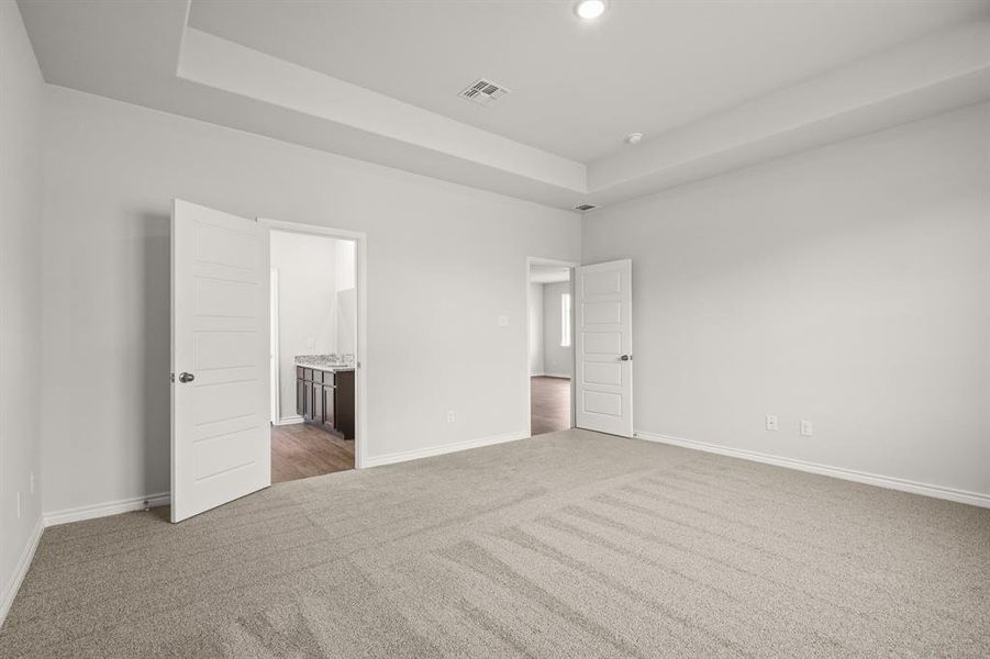Spacious, unfurnished interior of a new home in Sycamore Landing, Fort Worth (Image 12).