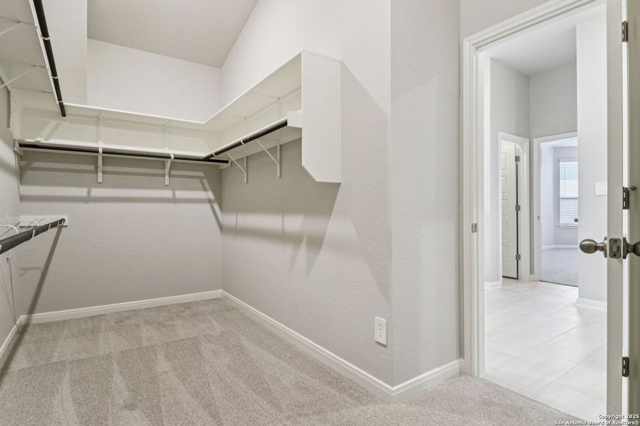 Spacious, unfurnished interior of a new home in Remington Ranch, San Antonio (Image 19).