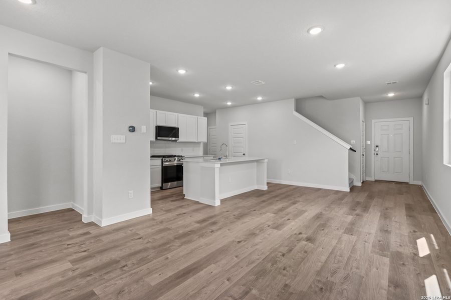 Spacious, unfurnished interior of a new home in Hacienda, San Antonio (Image 17). Spacious, unfurnished interior of a new home in Hacienda, San Antonio (Image 17).