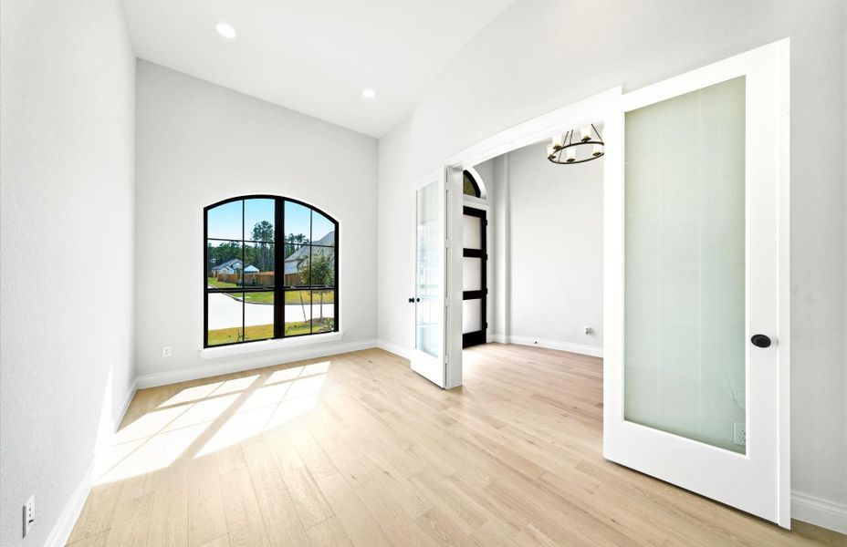 Spacious, unfurnished interior of a new home in The Highlands 55′, Porter (Image 34).