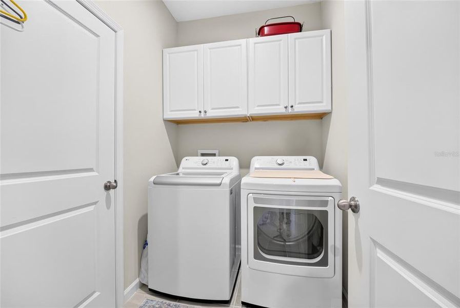 Furnished interior view inside a new home in , Ocala (Image 8).
