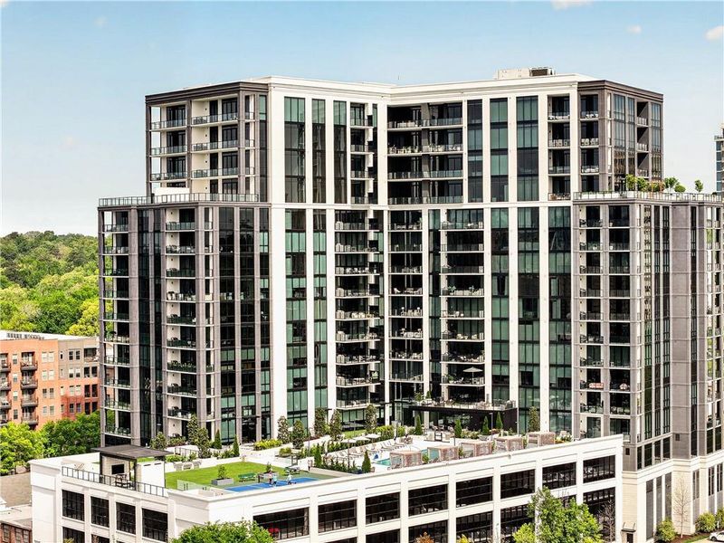 Condo located in Atlanta, GA showcasing its design and architecture (Image 32).