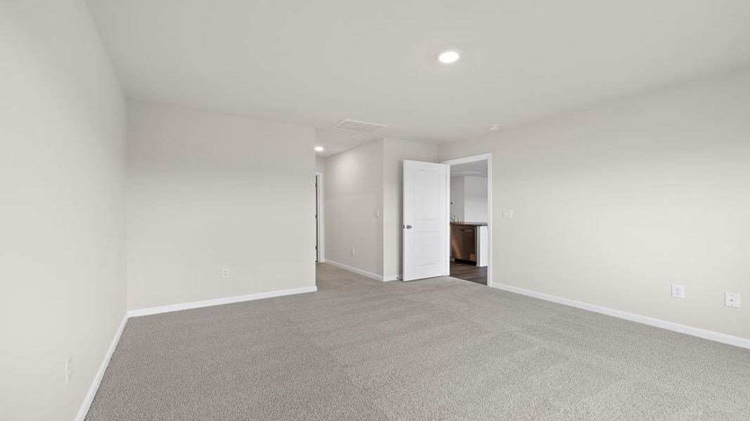 Spacious, unfurnished interior of a new home in Lakestone, Woodruff (Image 23).
