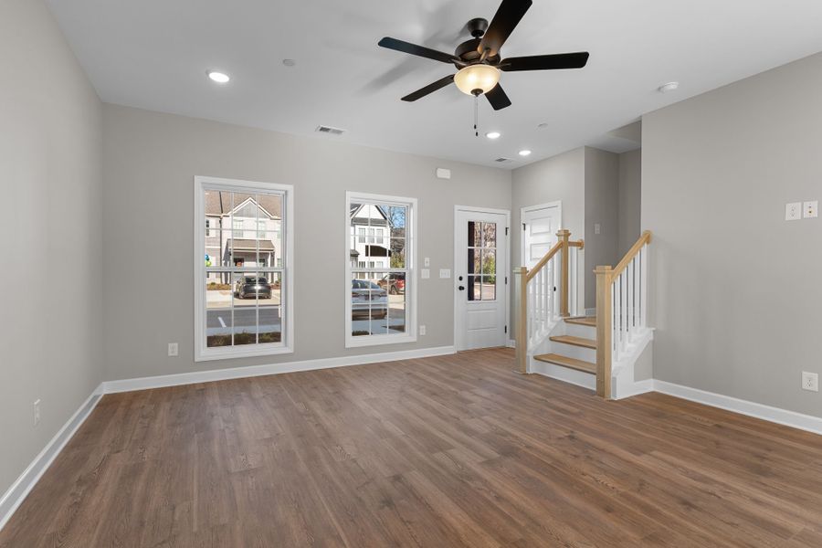 Spacious, unfurnished interior of a new home in Oxford Station, Gallatin (Image 13).