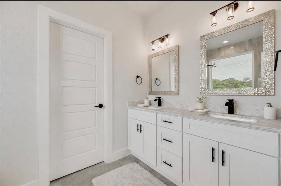 Furnished interior view inside a new home in , Irving (Image 5).