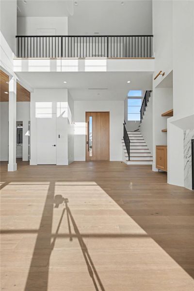 Spacious, unfurnished interior of a new home in , Galveston (Image 24).