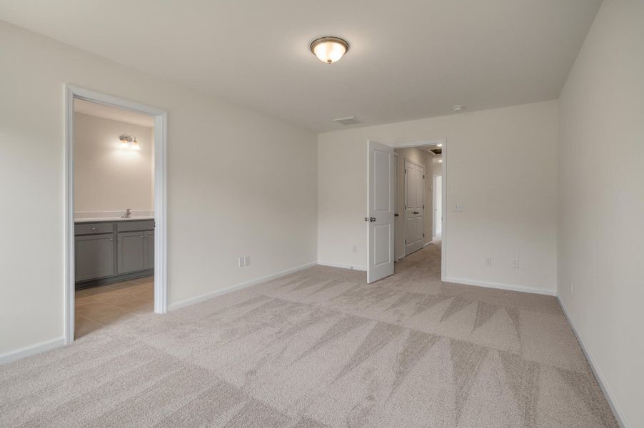 Spacious, unfurnished interior of a new home in The Landings at Montague, Goose Creek (Image 31).