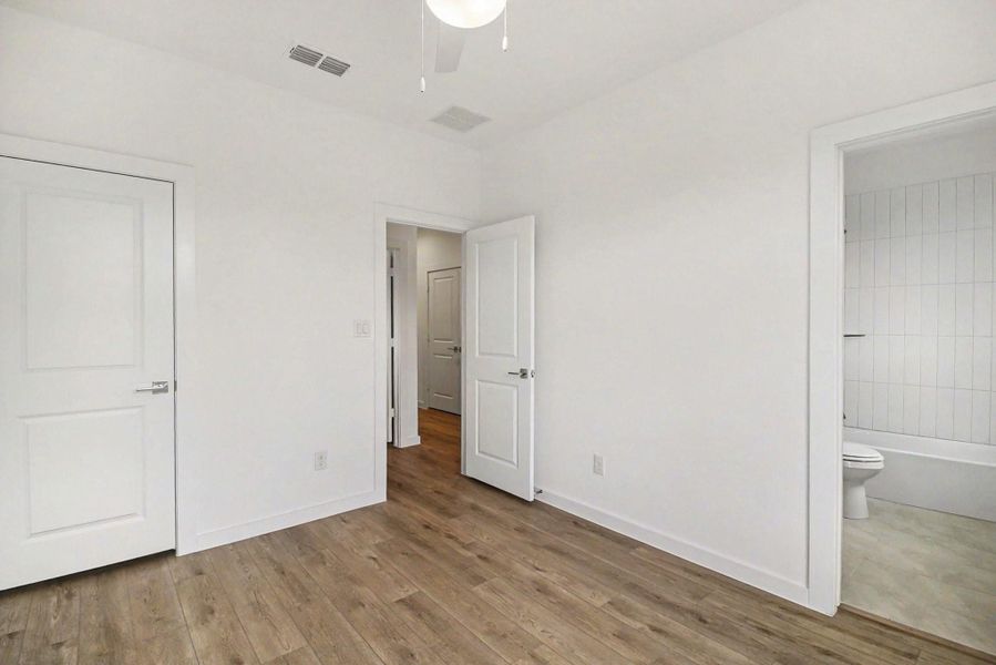 Spacious, unfurnished interior of a new home in , Houston (Image 14).