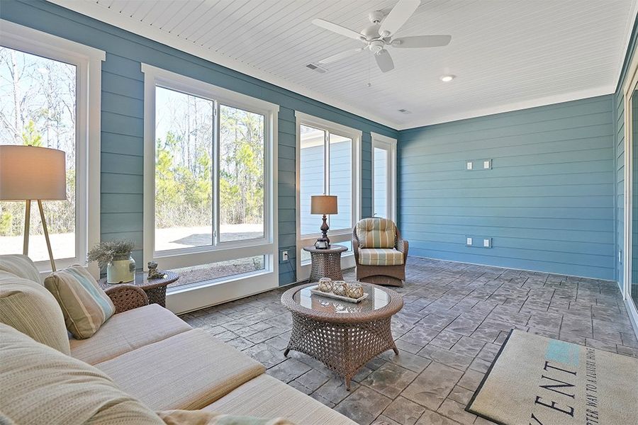 Cooper's Bay, Enclosed Loggia