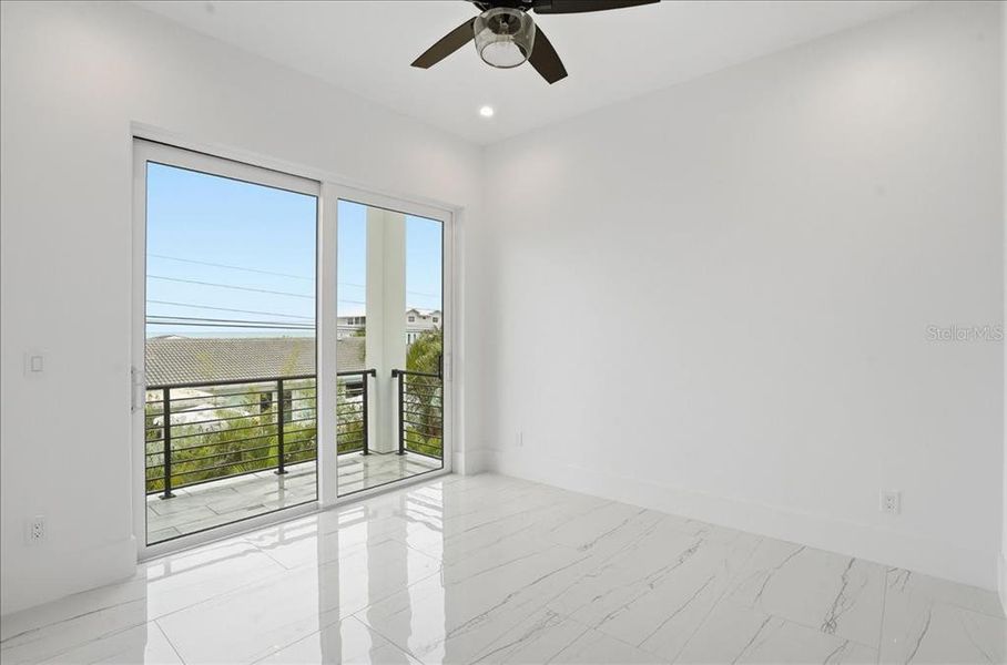 Spacious, unfurnished interior of a new home in , Englewood (Image 77).