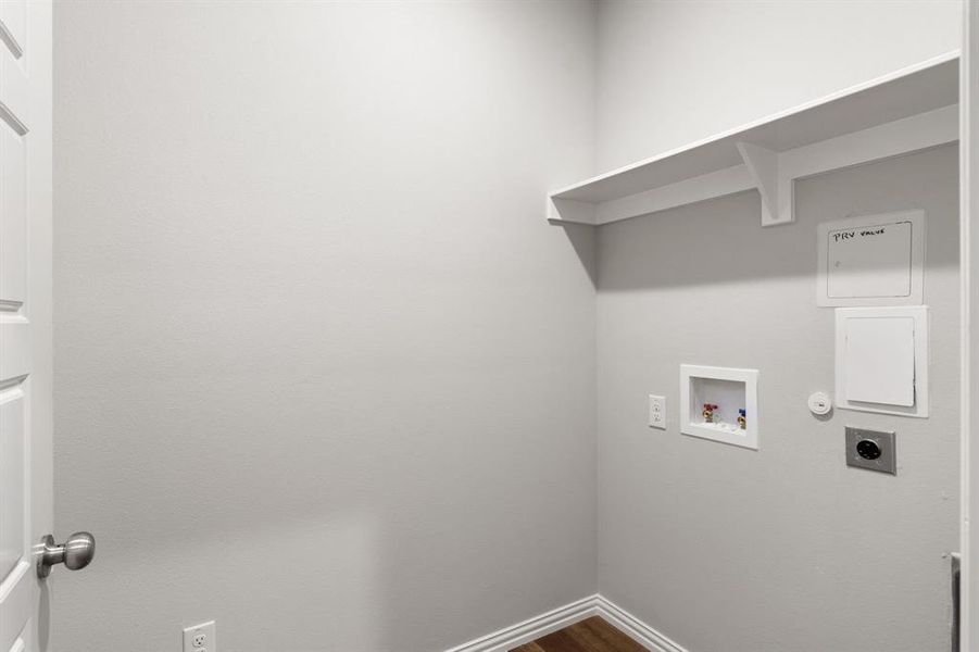 Spacious, unfurnished interior of a new home in Trails of Fossil Creek, Fort Worth (Image 20). Spacious, unfurnished interior of a new home in Trails of Fossil Creek, Fort Worth (Image 20).