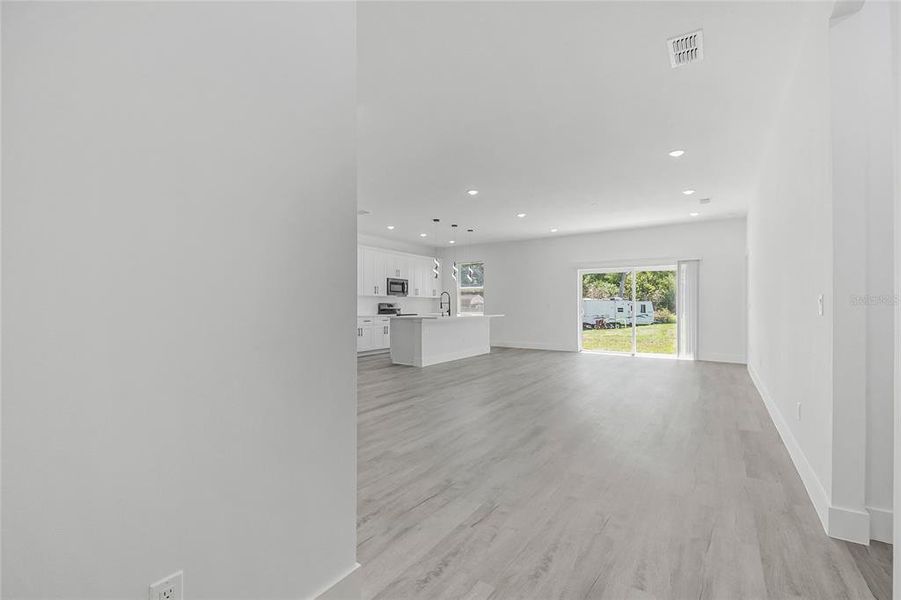 Spacious, unfurnished interior of a new home in , St. Cloud (Image 14).