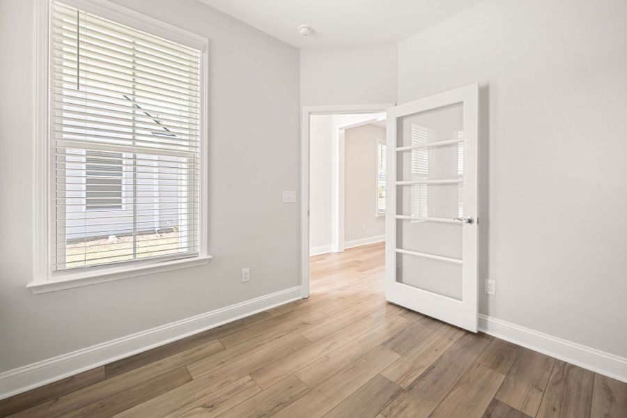 Spacious, unfurnished interior of a new home in Del Webb Savannah at Heartwood, Richmond Hill (Image 11).