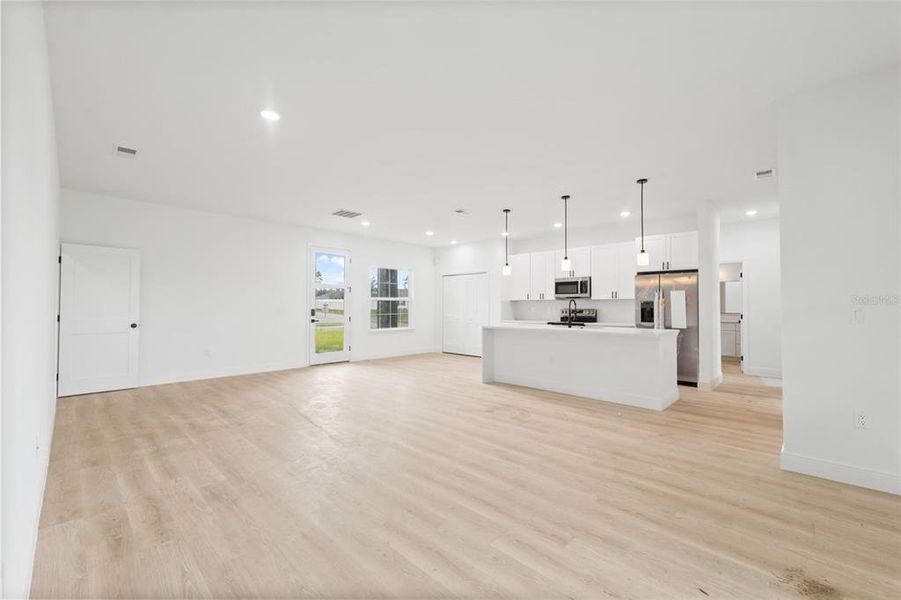 Spacious, unfurnished interior of a new home in , Ocala (Image 26).