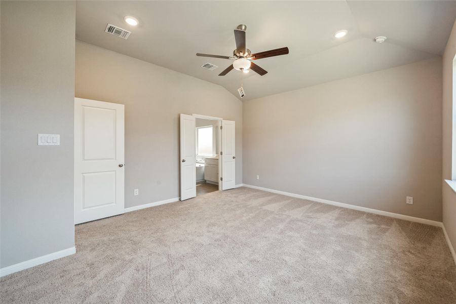 Spacious, unfurnished interior of a new home in Morningstar, Georgetown (Image 15).