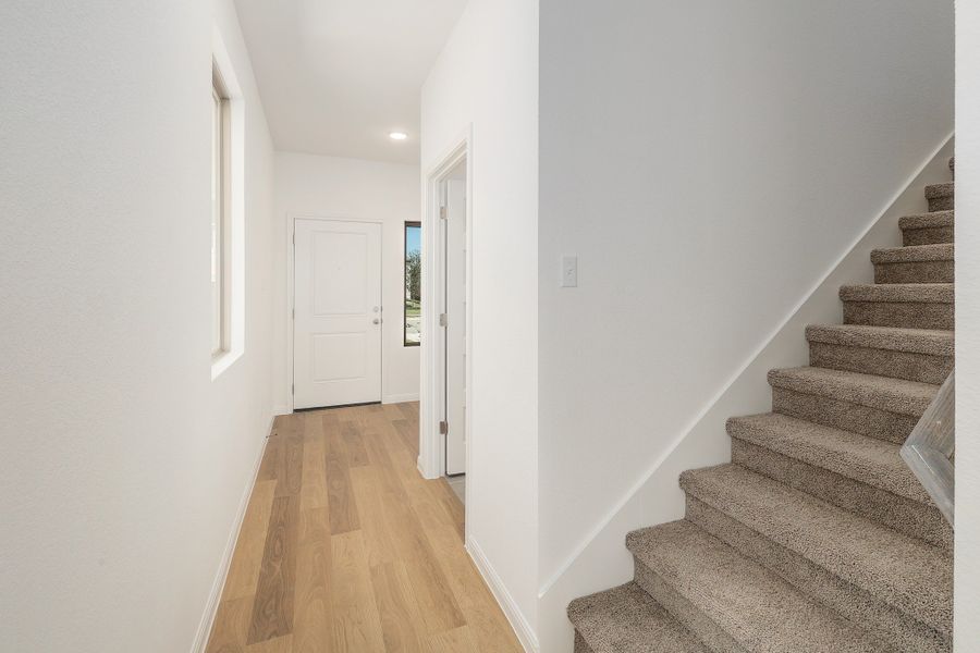 Spacious, unfurnished interior of a new home in Trinity Ranch, Elgin (Image 20).