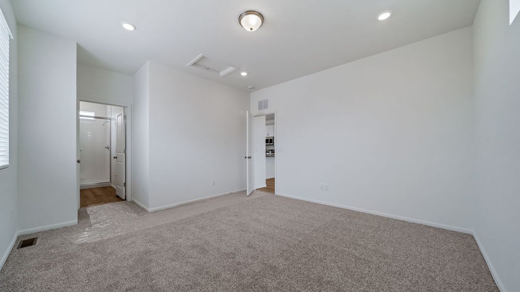Spacious, unfurnished interior of a new home in Reunion, Commerce City (Image 14).